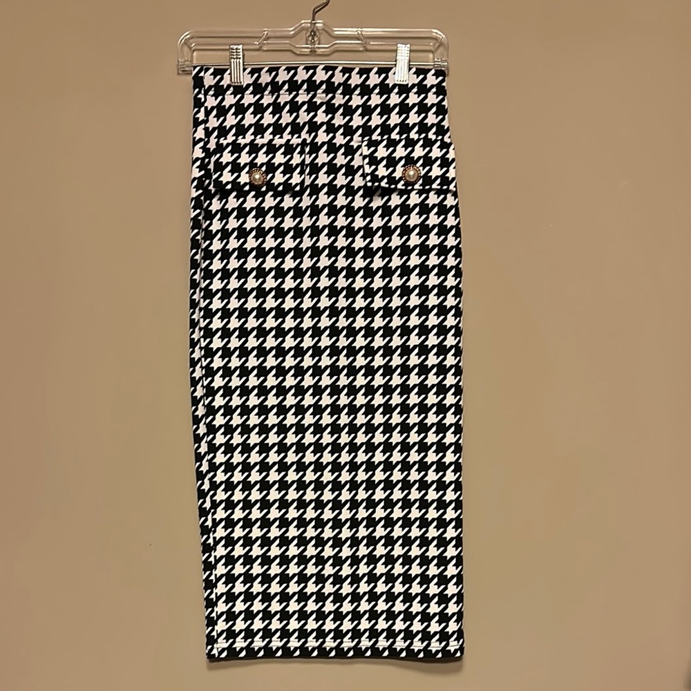 Houndstooth Pencil Skirt - Black and White